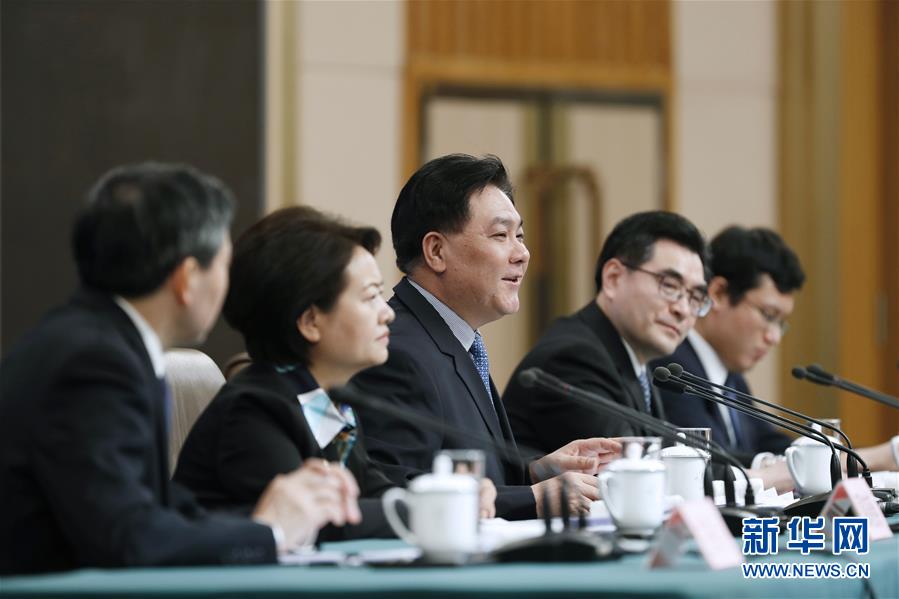 （兩會&middot;XHDW）（10）最高人民法院審判委員會副部級專職委員劉貴祥等就&ldquo;攻堅&lsquo;基本解決執(zhí)行難&rsquo;&rdquo;答記者問