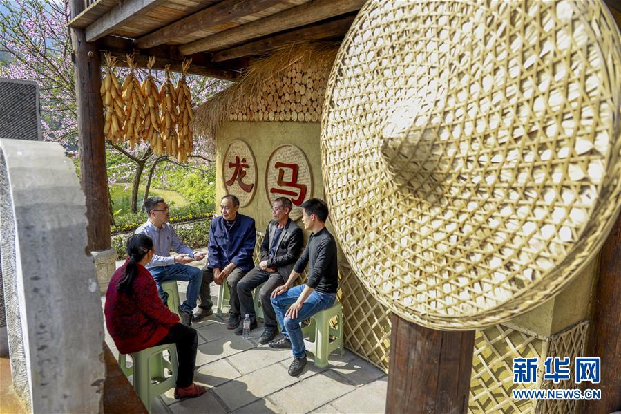 （新華全媒頭條&middot;圖文互動(dòng)）（2）為基層松綁減負(fù)　促干部擔(dān)當(dāng)作為&mdash;&mdash;以習(xí)近平同志為核心的黨中央推進(jìn)&ldquo;基層減負(fù)年&rdquo;工作綜述