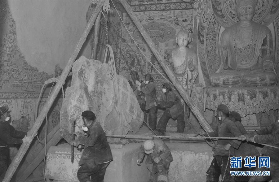 （時(shí)代先鋒&middot;圖文互動(dòng)）（3）此生不悔入沙海 勇?lián)厝问家?jiàn)金&mdash;&mdash;敦煌研究院文物保護(hù)利用群體群像