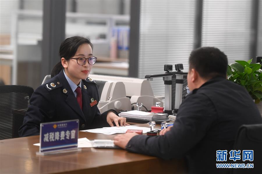 （新華全媒頭條&middot;聚焦中國(guó)經(jīng)濟(jì)成績(jī)單&middot;圖文互動(dòng)）（9）為全面建成小康社會(huì)奠定堅(jiān)實(shí)基礎(chǔ)&mdash;&mdash;從2019年數(shù)據(jù)看中國(guó)經(jīng)濟(jì)發(fā)展大勢(shì)