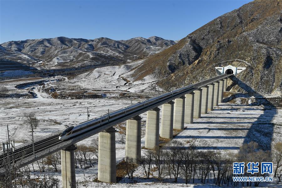 （新華全媒頭條&middot;圖文互動(dòng)）（4）草原高鐵乘風(fēng)來(lái) 北疆唱響新&ldquo;贊歌&rdquo;