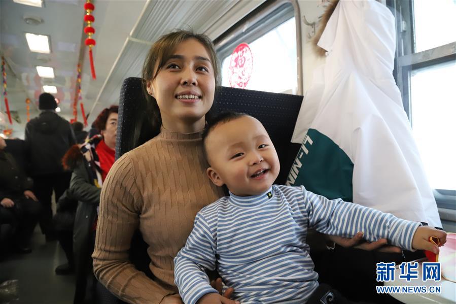（新春走基層&middot;圖文互動）（3）小康路上，與&ldquo;小慢車&rdquo;同行&mdash;&mdash;長白山區(qū)綠皮火車二三事