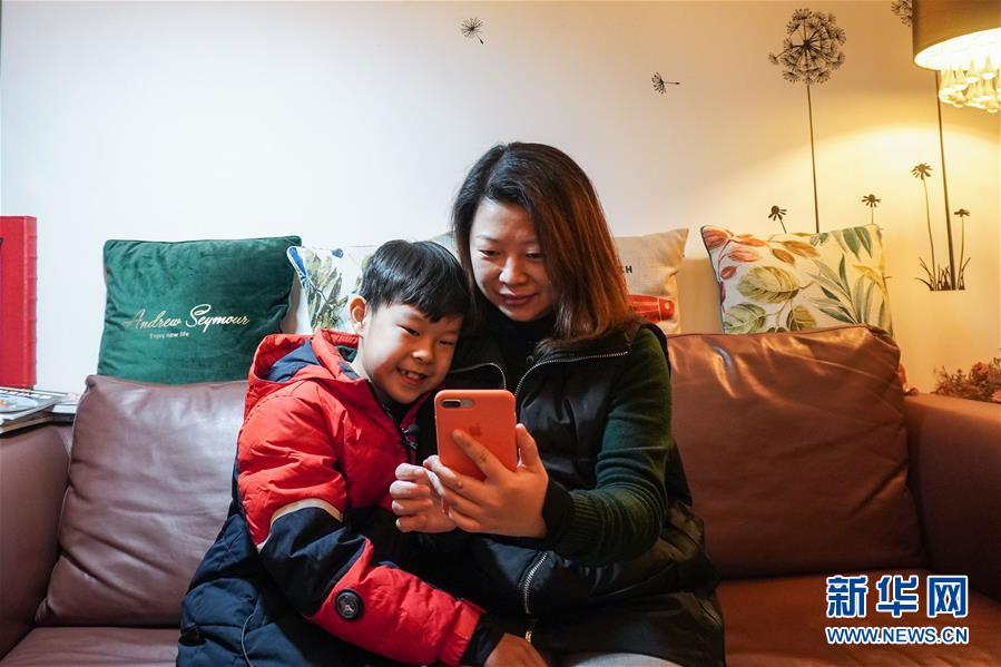 （聚焦疫情防控&middot;圖文互動(dòng)）（1）無法握手，但始終并肩