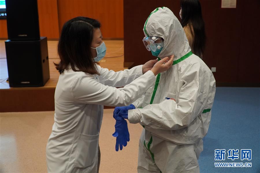 （聚焦疫情防控&middot;圖文互動(dòng)）（3）無法握手，但始終并肩