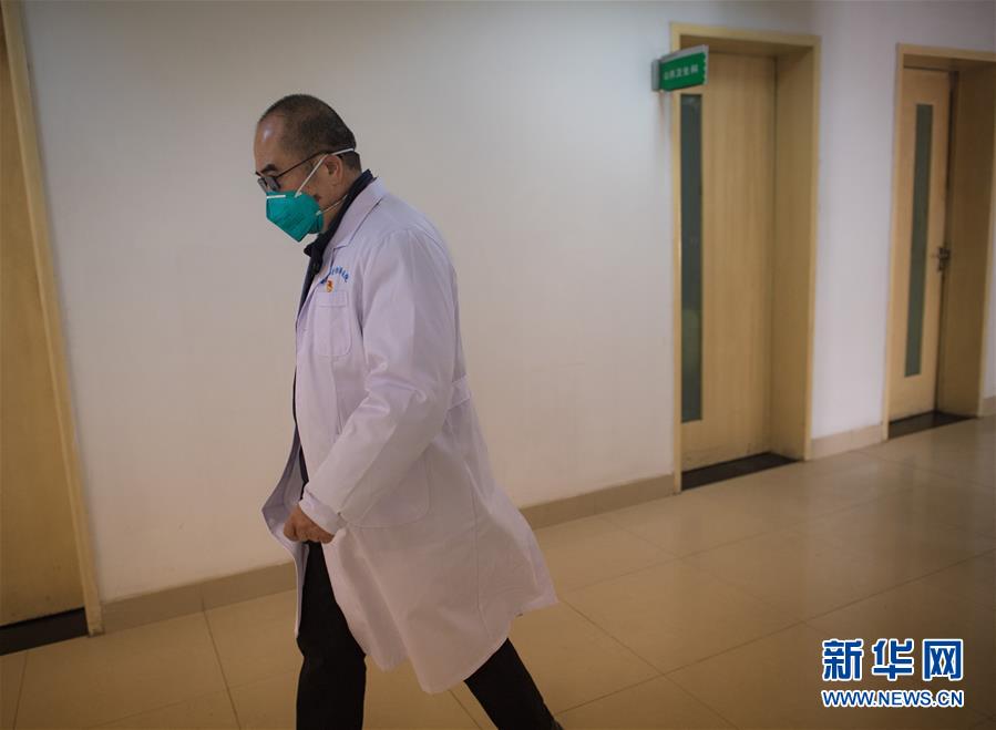 （新華全媒頭條&middot;聚焦疫情防控&middot;圖文互動(dòng)）（8）拼漸凍生命 與疫魔競(jìng)速&mdash;&mdash;記疫情&ldquo;風(fēng)暴眼&rdquo;中武漢金銀潭醫(yī)院院長張定宇