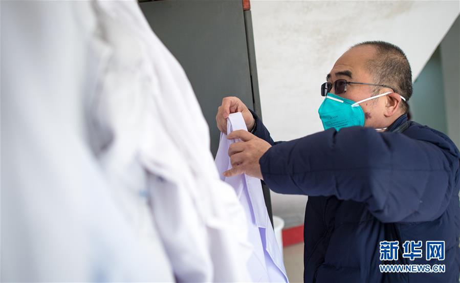 （新華全媒頭條&middot;聚焦疫情防控&middot;圖文互動(dòng)）（9）拼漸凍生命 與疫魔競(jìng)速&mdash;&mdash;記疫情&ldquo;風(fēng)暴眼&rdquo;中武漢金銀潭醫(yī)院院長張定宇