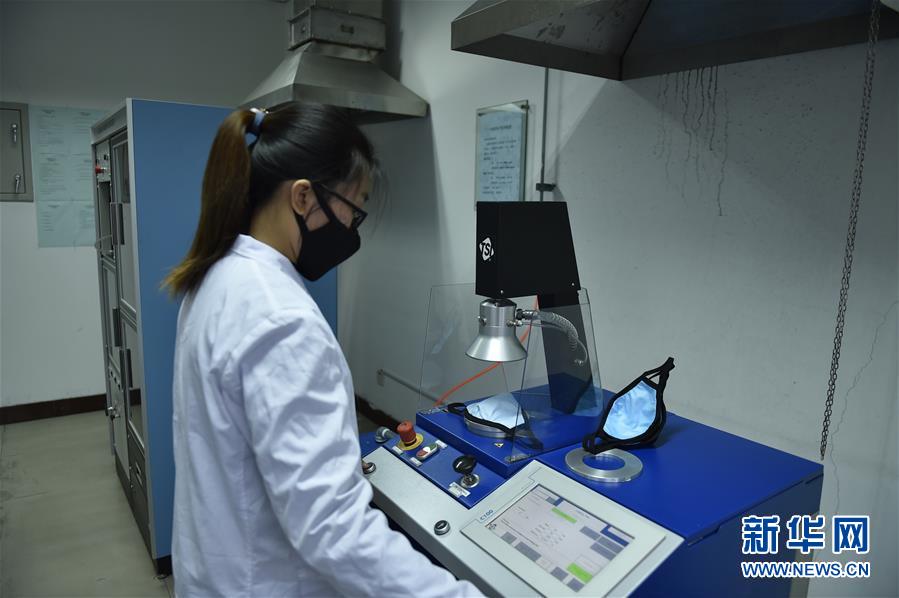 （聚焦疫情防控&middot;圖文互動）（4）和時(shí)間賽跑&mdash;&mdash;山西防疫緊缺物資生產(chǎn)一線見聞