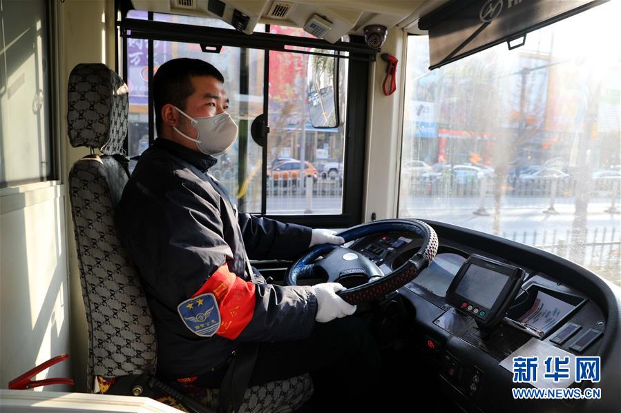 （聚焦疫情防控&middot;圖文互動）（1）疫情下的公交司機：只要有一名乘客，我們也要堅守！