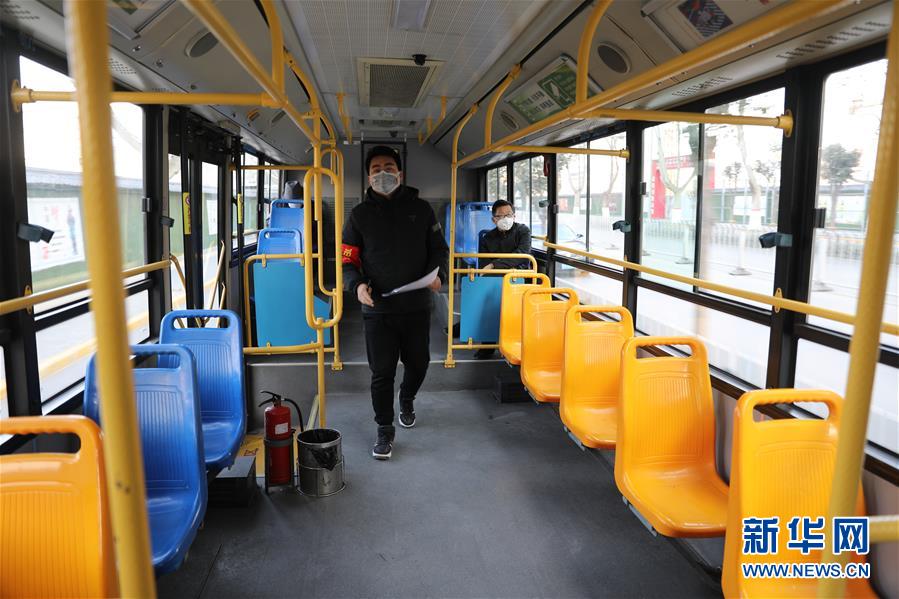（聚焦疫情防控&middot;圖文互動）（2）疫情下的公交司機：只要有一名乘客，我們也要堅守！