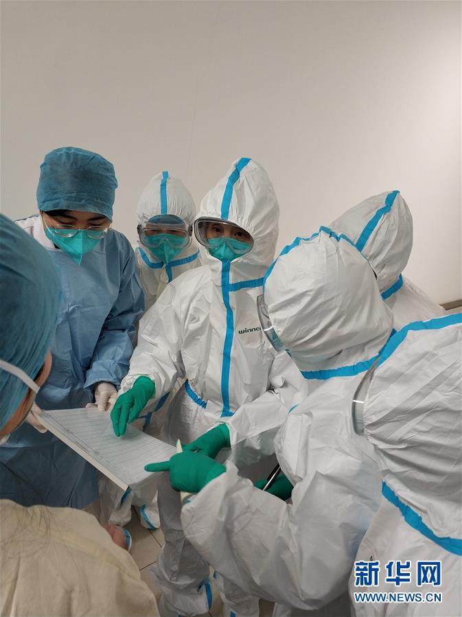 （新華全媒頭條&middot;圖文互動(dòng)）（4）戰(zhàn)紅區(qū)！&mdash;&mdash;發(fā)生在武漢抗疫隔離病房?jī)?nèi)的故事