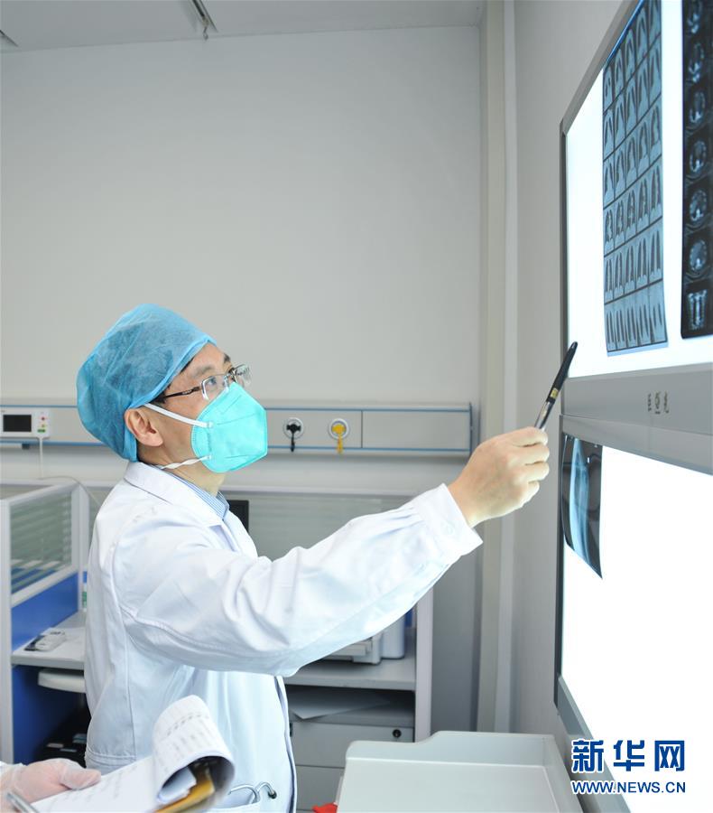 （新華全媒頭條&middot;圖文互動(dòng)）（6）戰(zhàn)紅區(qū)！&mdash;&mdash;發(fā)生在武漢抗疫隔離病房?jī)?nèi)的故事