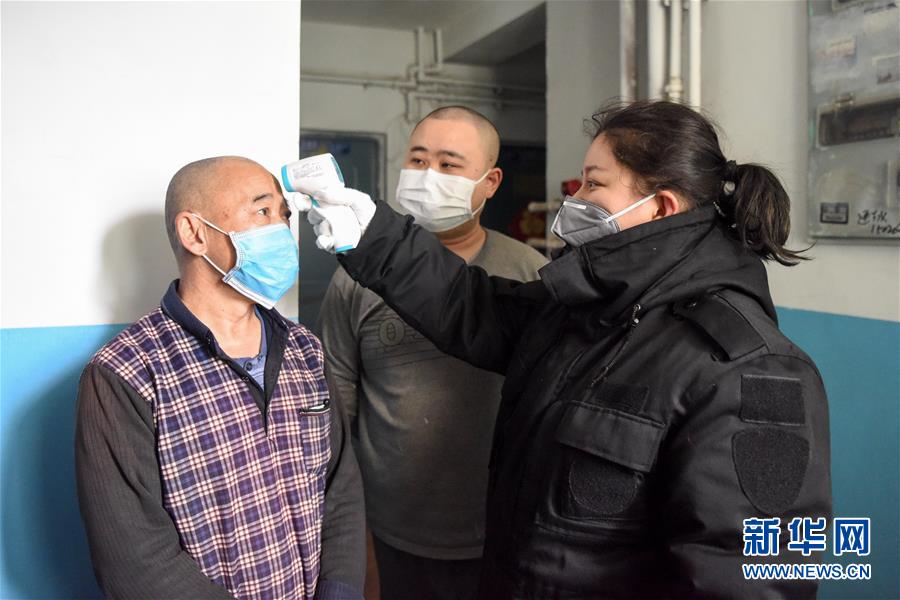 （聚焦疫情防控&middot;圖文互動(dòng)）（4）&ldquo;我們多跑跑，居民更安全&rdquo;&mdash;&mdash;直擊新疆基層社區(qū)疫情防控