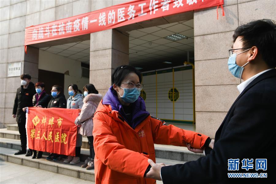 （在習近平新時代中國特色社會主義思想指引下&mdash;&mdash;新時代新作為新篇章&middot;習近平總書記關(guān)切事&middot;圖文互動）（7）當億萬只手緊握在一起&hellip;&hellip;&mdash;&mdash;戰(zhàn)&ldquo;疫&rdquo;一線感受中國力量