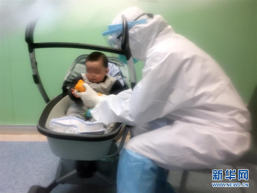 （新華全媒頭條&middot;圖文互動）（7）人間至味是團圓&mdash;&mdash;武漢庚子元宵節(jié)全紀錄