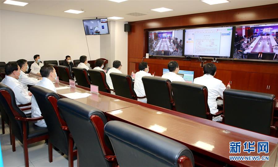 (聚焦疫情防控·圖文互動(dòng))(2)解放軍總醫(yī)院為火神山醫(yī)院患者開(kāi)展首次5G遠(yuǎn)程會(huì)診