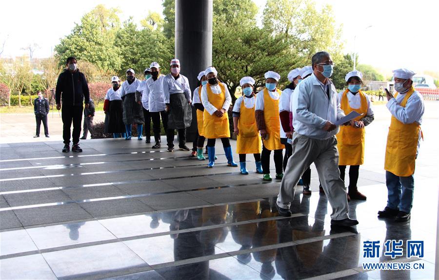 （來(lái)自經(jīng)濟(jì)前沿的故事&middot;企業(yè)復(fù)工復(fù)產(chǎn)&middot;圖文互動(dòng)）（2）看1500多名工人是如何復(fù)工的？&mdash;&mdash;湖南郴州一家企業(yè)復(fù)工目擊記 