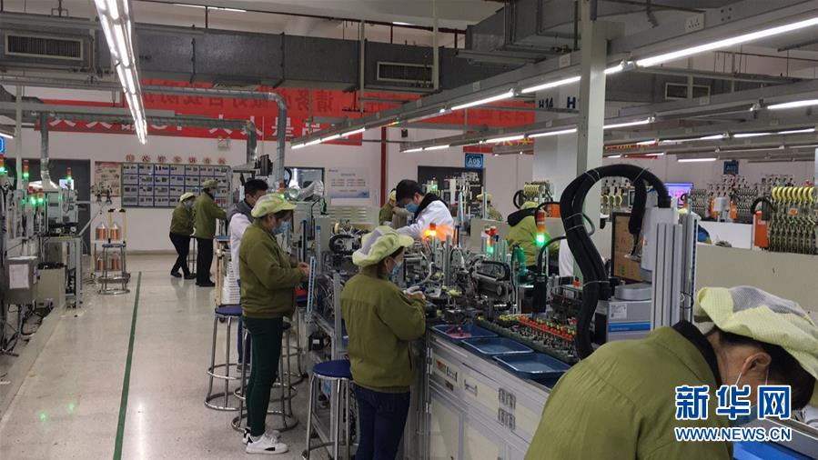 （來(lái)自經(jīng)濟(jì)前沿的故事&middot;企業(yè)復(fù)工復(fù)產(chǎn)&middot;圖文互動(dòng)）（3）看1500多名工人是如何復(fù)工的？&mdash;&mdash;湖南郴州一家企業(yè)復(fù)工目擊記 