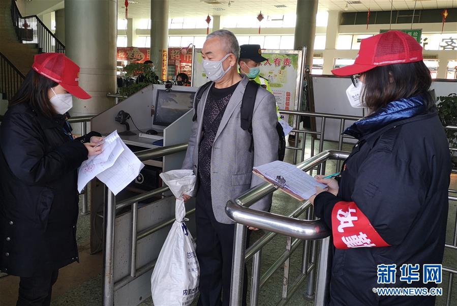 （做好六穩(wěn)工作 應對復雜局面&middot;圖文互動）（3）四川：&ldquo;點對點、一站式&rdquo;送農民工安全返崗