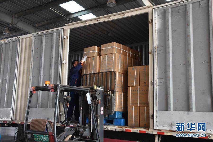 （圖文互動(dòng)）（1）爭(zhēng)分奪秒，為了那千公里之外的馳援&mdash;&mdash;急需防疫物資天津復(fù)工復(fù)產(chǎn)一線(xiàn)見(jiàn)聞