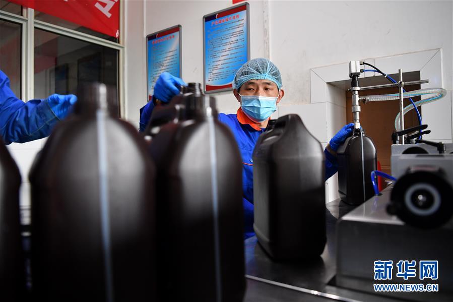 （圖文互動(dòng)）（1）為防控疫情添磚加瓦&mdash;&mdash;山西企業(yè)&ldquo;跨界&rdquo;生產(chǎn)防疫物資見聞