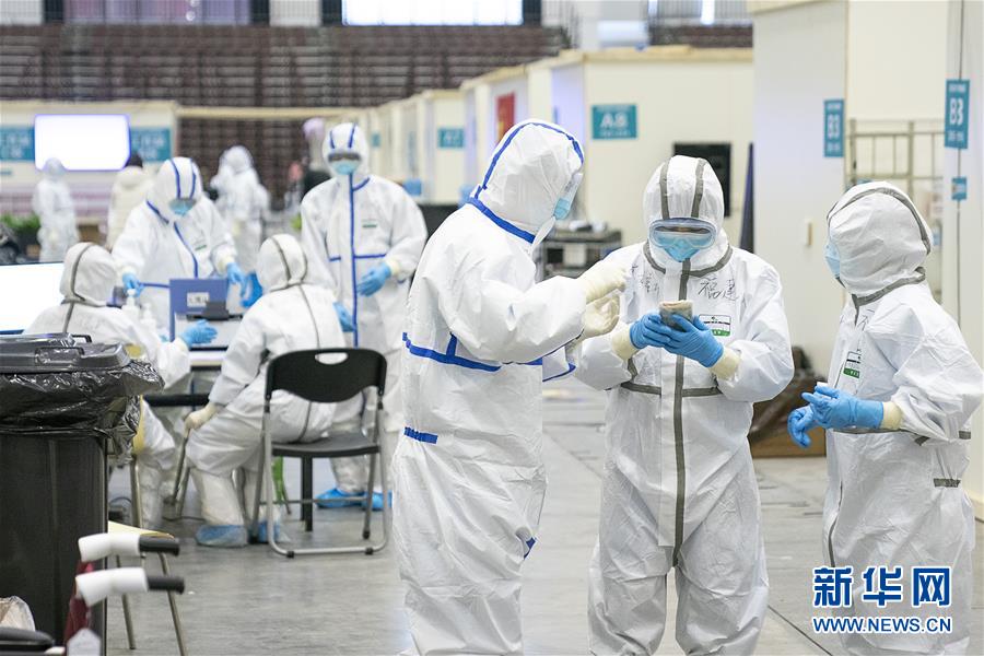 （新華全媒頭條&middot;圖文互動）（2）火線上的中流砥柱&mdash;&mdash;獻給奮戰(zhàn)在抗疫一線的醫(yī)務(wù)工作者