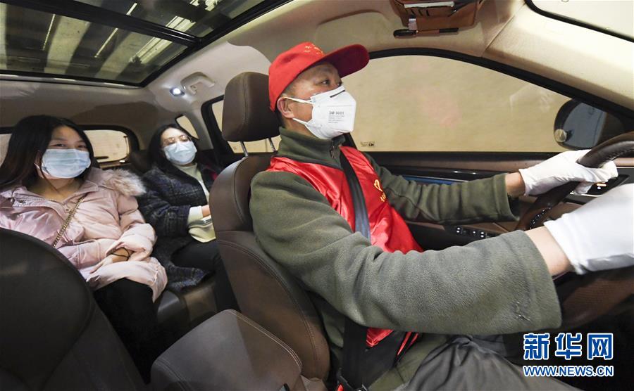 （新華全媒頭條&middot;圖文互動）（7）火線上的中流砥柱&mdash;&mdash;獻給奮戰(zhàn)在抗疫一線的醫(yī)務(wù)工作者