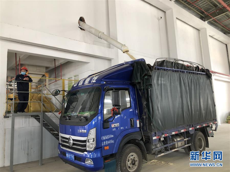 （圖文互動）（5）抓好防疫保暢，還管司機吃飯&mdash;&mdash;廣西欽州保稅港區(qū)服務企業(yè)復工見聞