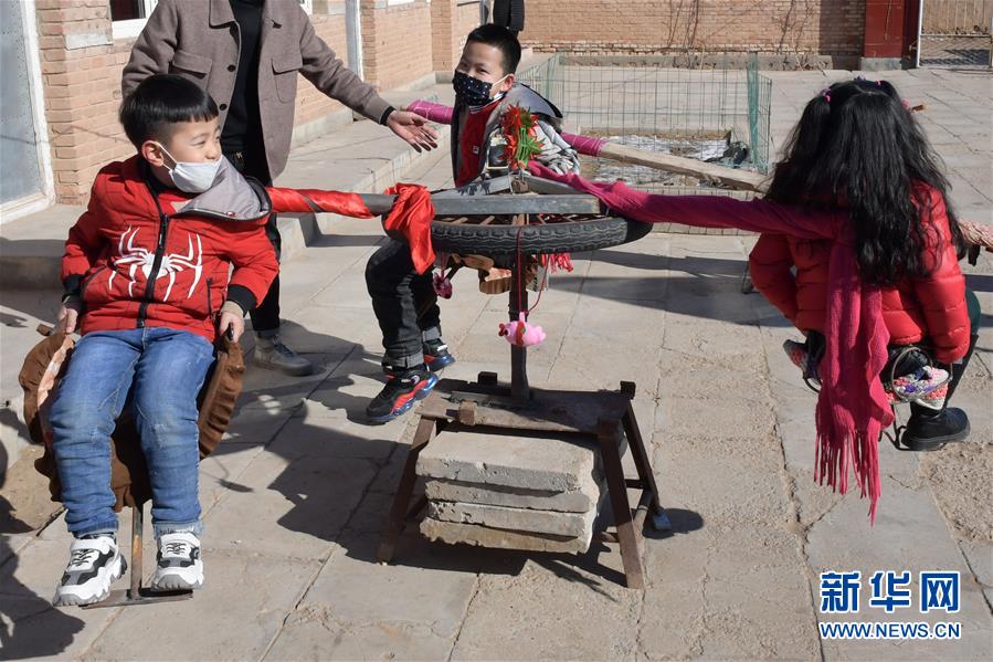 （圖文互動(dòng)）&ldquo;宅&rdquo;出新境界！內(nèi)蒙古一農(nóng)民在家里造出游樂場