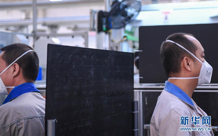 （聚焦疫情防控&middot;圖文互動）（2）用疫情&ldquo;防控線&rdquo;守衛(wèi)企業(yè)&ldquo;生命線&rdquo;&mdash;&mdash;長春復(fù)工企業(yè)防控一線見聞