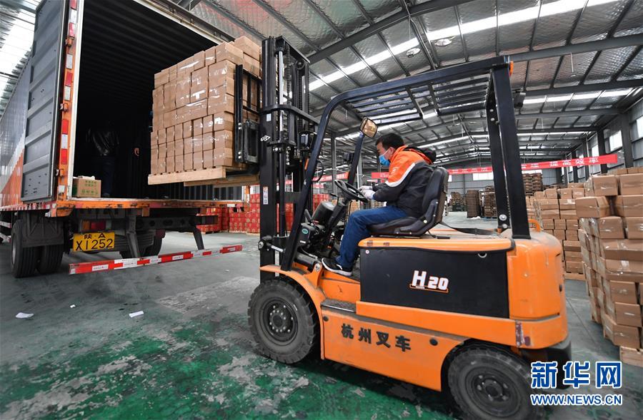 （聚焦疫情防控&middot;圖文互動）（6）&ldquo;一輛輛車出發(fā)，春暖花開的日子就不遠(yuǎn)了&rdquo;&mdash;&mdash;西北電商大縣陜西省武功縣復(fù)工見聞