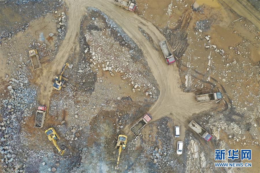 （抓好經(jīng)濟(jì)發(fā)展 應(yīng)對(duì)復(fù)雜局面&middot;圖文互動(dòng)）（4）把疫情造成的損失降到最小&mdash;&mdash;廣西生產(chǎn)一線見(jiàn)聞