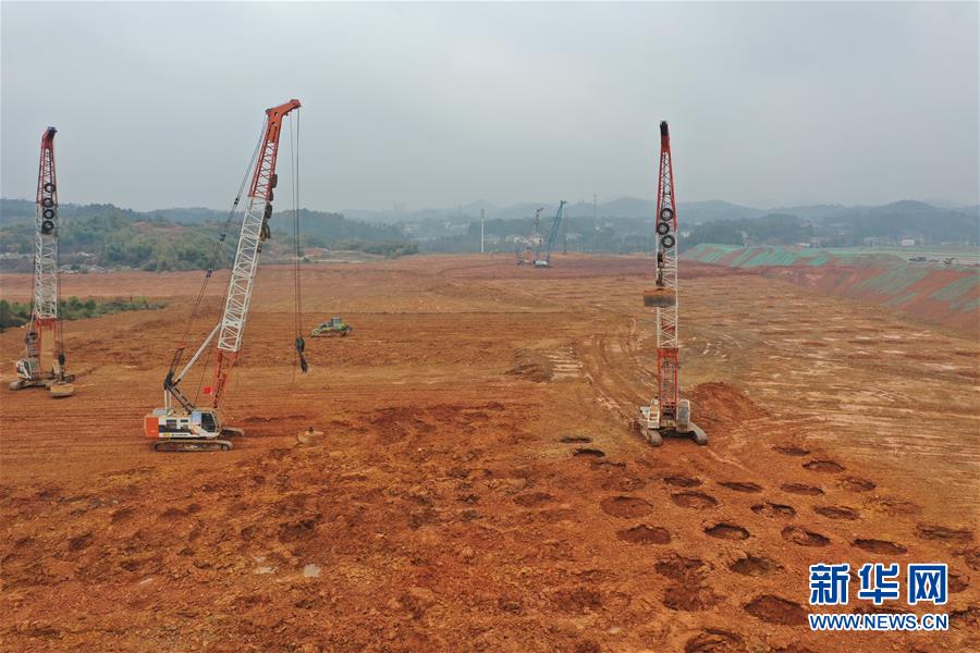 （圖文互動）（3）&ldquo;克服困難大步朝前走&rdquo;&mdash;&mdash;長沙市重大項目復(fù)工見聞