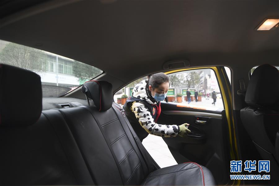 （聚焦疫情防控&middot;圖文互動(dòng)）（3）&ldquo;讓醫(yī)務(wù)人員無后顧之憂！&rdquo;&mdash;&mdash;重慶志愿者&ldquo;守護(hù)&rdquo;千余名一線醫(yī)護(hù)人員家屬見聞