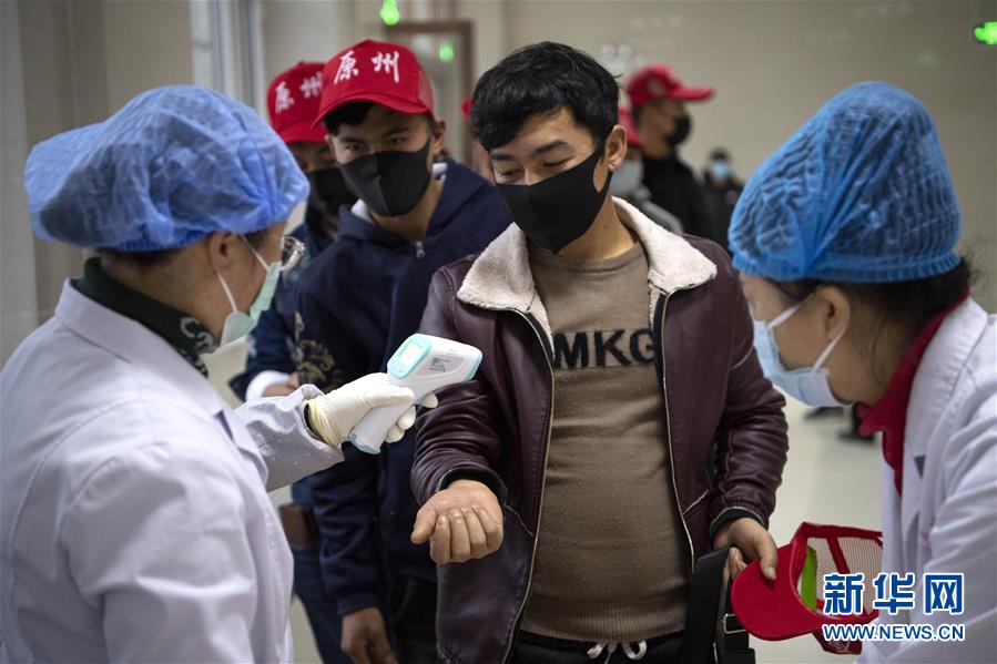 （在習近平新時代中國特色社會主義思想指引下&mdash;&mdash;新時代新作為新篇章&middot;習近平總書記關切事&middot;圖文互動）（5）戰(zhàn)&ldquo;疫&rdquo;戰(zhàn)&ldquo;貧&rdquo;都要贏&mdash;&mdash;脫貧攻堅一線打響兩場硬仗