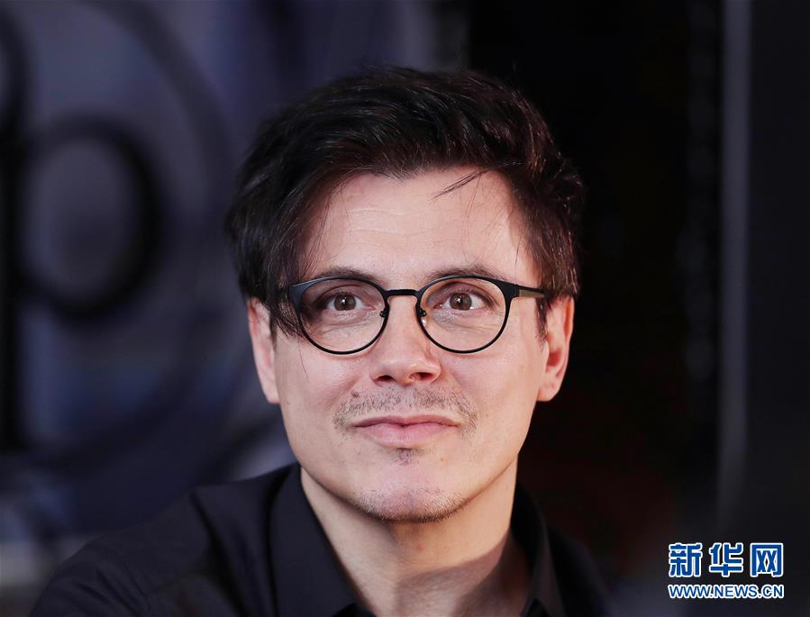 （國(guó)際&middot;圖文互動(dòng)）（6）通訊：手牽手，我們共同驅(qū)散陰霾&mdash;&mdash;法國(guó)音樂(lè)人創(chuàng)作抗疫歌曲背后的故事