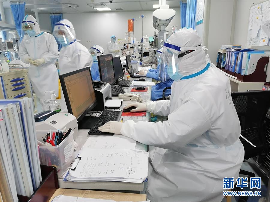 （聚焦疫情防控&middot;圖文互動）（2）特寫：&ldquo;90后&rdquo;醫(yī)護(hù)情侶的抗疫堅守