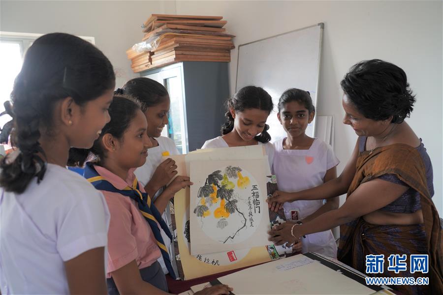 （國際&middot;圖文互動(dòng)）（3）通訊：&ldquo;愛心是我們抗擊疾病最強(qiáng)的力量&rdquo;&mdash;&mdash;記斯里蘭卡德薇女子學(xué)校師生收到彭麗媛復(fù)信