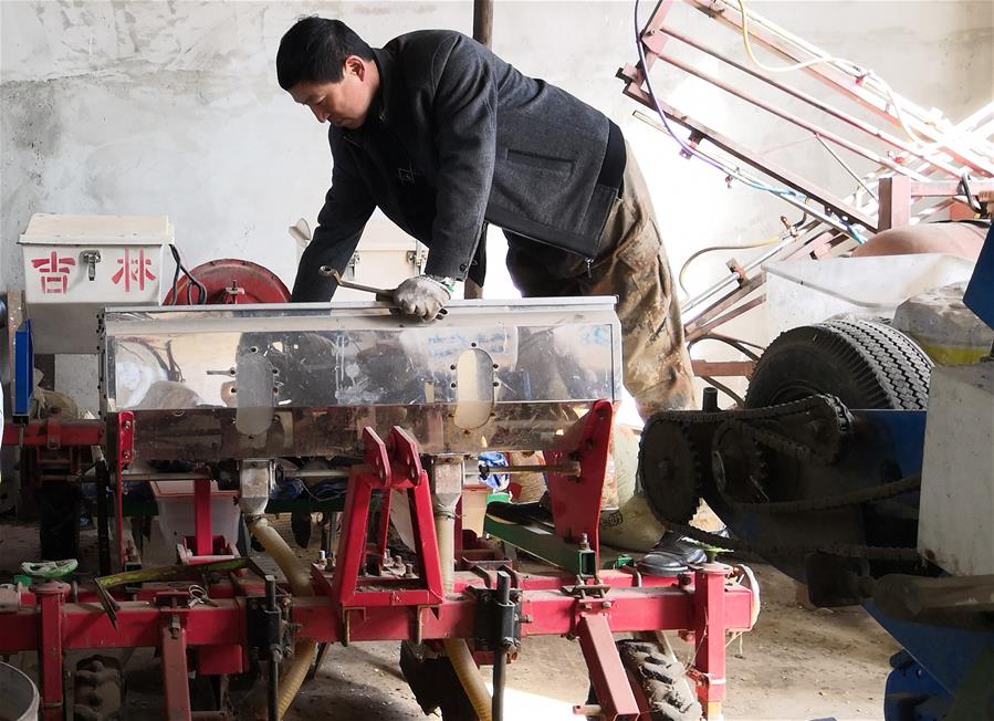 （在習(xí)近平新時(shí)代中國(guó)特色社會(huì)主義思想指引下&mdash;&mdash;新時(shí)代新作為新篇章&middot;習(xí)近平總書記關(guān)切事&middot;圖文互動(dòng)）（3）為農(nóng)田注入硬核生產(chǎn)力&mdash;&mdash;一些地方春耕中農(nóng)業(yè)科技創(chuàng)新掃描