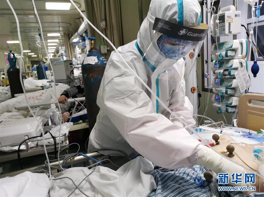 （一線抗疫群英譜&middot;圖文互動(dòng)）（1）生命之光，溫暖&ldquo;無(wú)面之交&rdquo;&mdash;&mdash;記抗疫一線重癥監(jiān)護(hù)室90后護(hù)士金鈺 