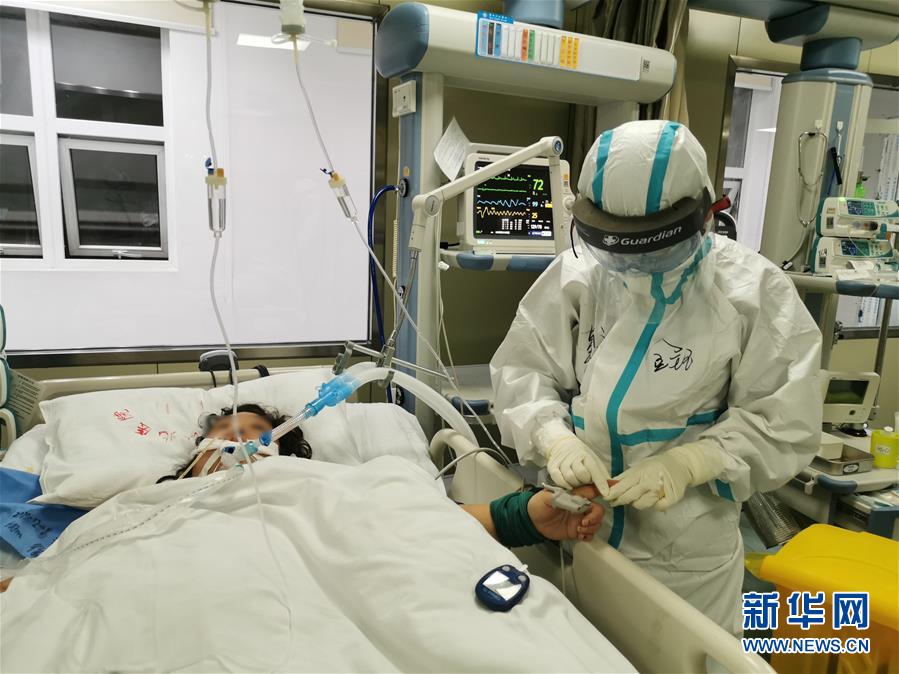 （一線抗疫群英譜&middot;圖文互動(dòng)）（2）生命之光，溫暖&ldquo;無(wú)面之交&rdquo;&mdash;&mdash;記抗疫一線重癥監(jiān)護(hù)室90后護(hù)士金鈺 