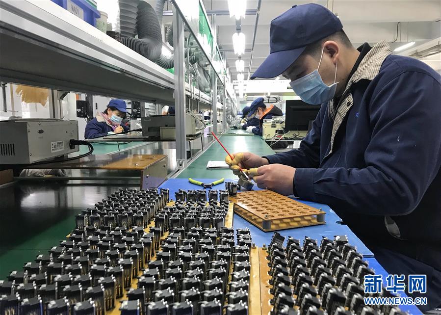 （在習(xí)近平新時(shí)代中國(guó)特色社會(huì)主義思想指引下&mdash;&mdash;新時(shí)代新作為新篇章&middot;習(xí)近平總書記關(guān)切事&middot;圖文互動(dòng)）（1）精準(zhǔn)發(fā)力抓統(tǒng)籌&mdash;&mdash;各地落實(shí)&ldquo;分區(qū)分級(jí)&rdquo;有序恢復(fù)生產(chǎn)生活