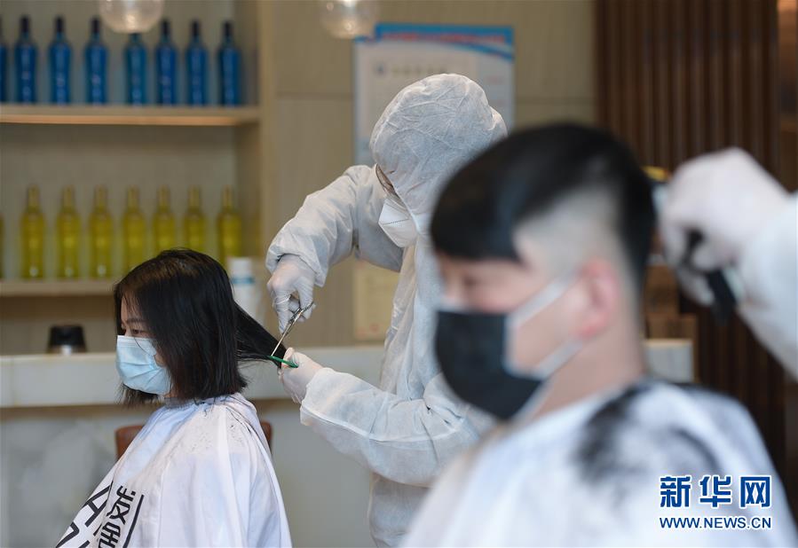 （新華全媒頭條&middot;圖文互動(dòng)）（8）守護(hù)天使 同心戰(zhàn)&ldquo;疫&rdquo;&mdash;&mdash;各地多措并舉關(guān)愛一線醫(yī)務(wù)人員掃描