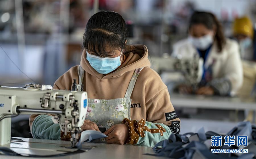 （在習(xí)近平新時代中國特色社會主義思想指引下&mdash;&mdash;新時代新作為新篇章&middot;習(xí)近平總書記關(guān)切事&middot;圖文互動）（1）戰(zhàn)&ldquo;疫&rdquo;要勁時，戰(zhàn)&ldquo;貧&rdquo;再加把勁！&mdash;&mdash;中央各部門助力脫貧攻堅很給力