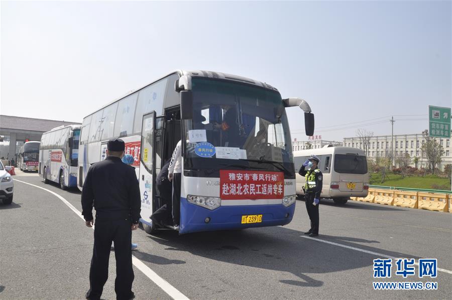 （中國(guó)經(jīng)濟(jì)新觀察&middot;圖文互動(dòng)）（1）超1億農(nóng)民工返崗！&mdash;&mdash;穩(wěn)就業(yè)硬舉措助外來(lái)務(wù)工人員&ldquo;有活干&rdquo;&ldquo;有錢(qián)賺&rdquo;