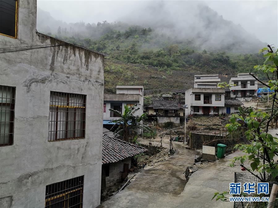 （決戰(zhàn)決勝脫貧攻堅&middot;圖文互動）（1）邊境線上起新居&mdash;&mdash;桂西極貧縣山村走訪見聞