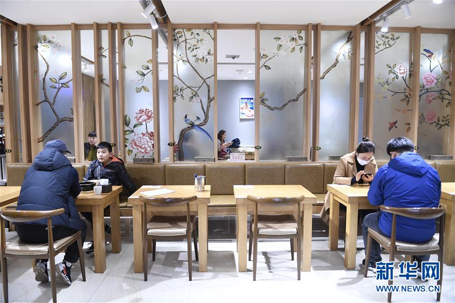 （圖文互動(dòng)）（3）東北&ldquo;大盤(pán)菜&rdquo;與&ldquo;公勺公筷&rdquo;攜手同行