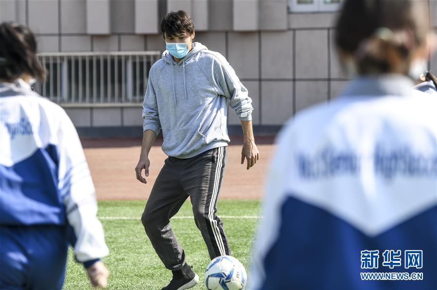 （圖文互動(dòng)）（1）&ldquo;早&rdquo;安同學(xué)，&ldquo;早&rdquo;安老師！&mdash;&mdash;新疆初高中畢業(yè)班復(fù)課一周回訪見聞