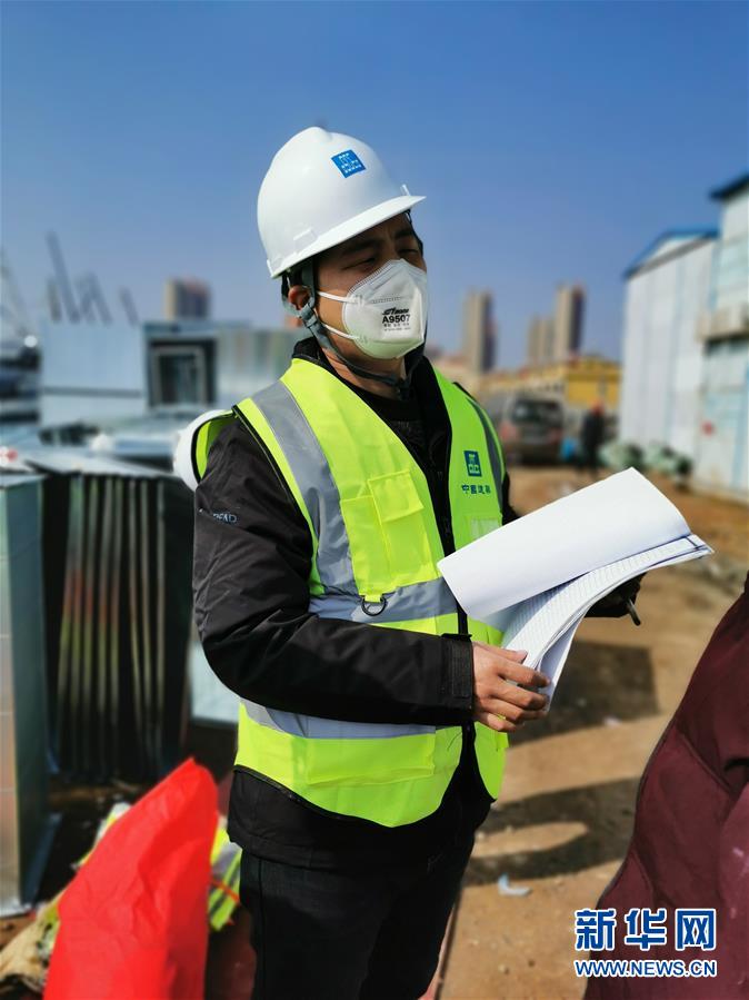 （一線抗疫群英譜&middot;圖文互動）（1）羅文浩：&ldquo;女兒，你的名字里有溫暖，有榮光！&rdquo;