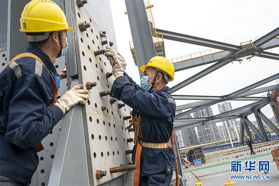 （新華全媒頭條&middot;圖文互動(dòng)）（7）在艱難中重啟 在陣痛中復(fù)蘇&mdash;&mdash;湖北推動(dòng)安全有序復(fù)工復(fù)產(chǎn)掃描