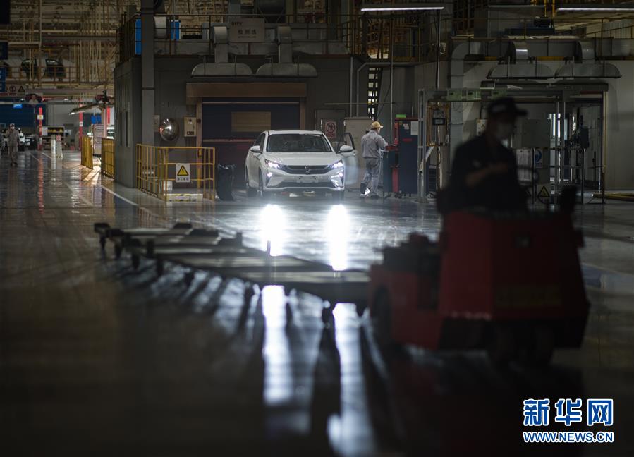 （新華全媒頭條&middot;圖文互動(dòng)）（16）在艱難中重啟 在陣痛中復(fù)蘇&mdash;&mdash;湖北推動(dòng)安全有序復(fù)工復(fù)產(chǎn)掃描